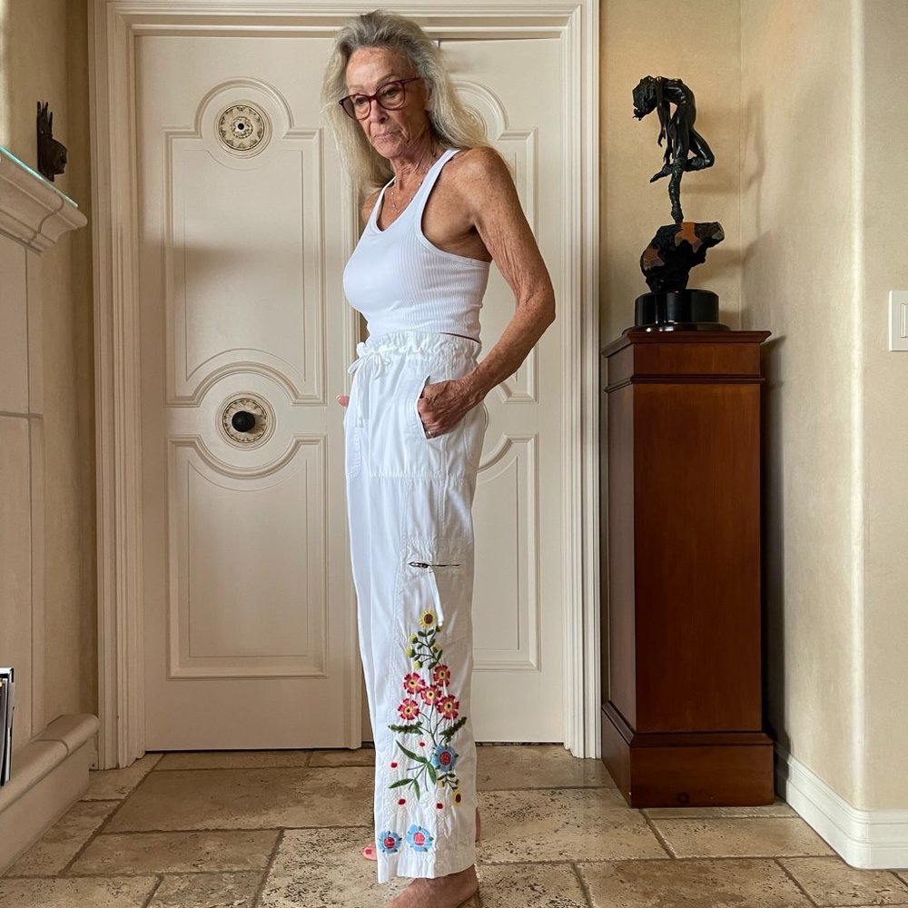 Johnny Was Vintage - White Embroidered Flower Cargo Pants - Size M - Picture 1 of 9